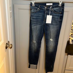 Womens nwt Kancun destroyed jeans size 9/28